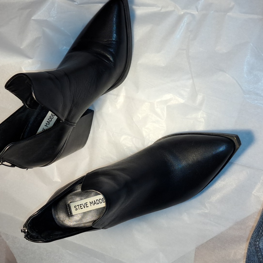 Steve Madden Black Leather Boots, Booties. Alyse Size 7 1/2. CLOSING SALE